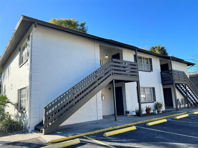 Building Photo - 2411 W Stroud Ave
