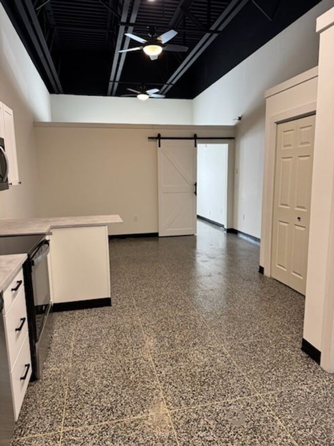 Interior Photo - district425