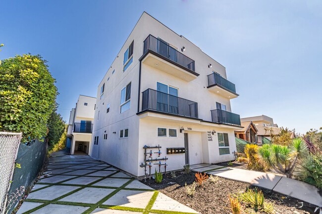Building Photo - 5436 Romaine St