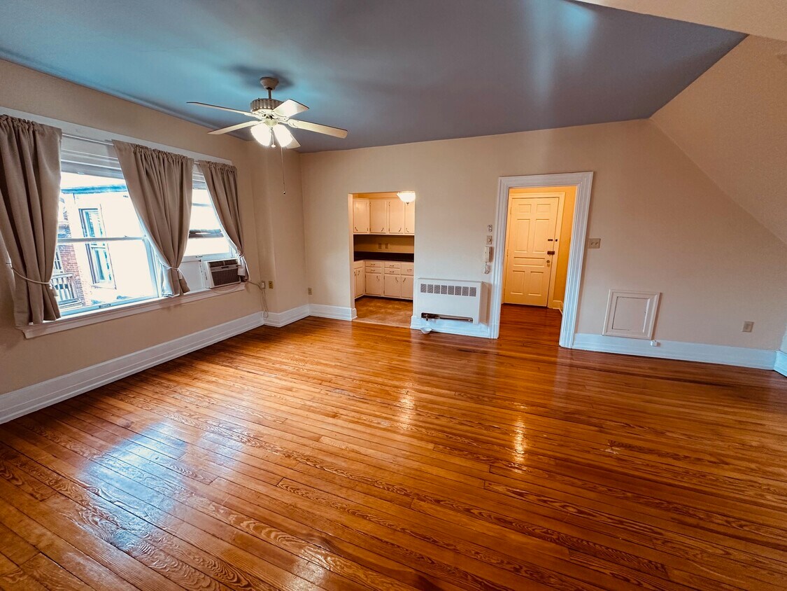 56 N Queen St Unit 3, York, PA 17403 Condo for Rent in York, PA