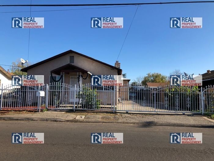 Building Photo - 352 S Oro Ave