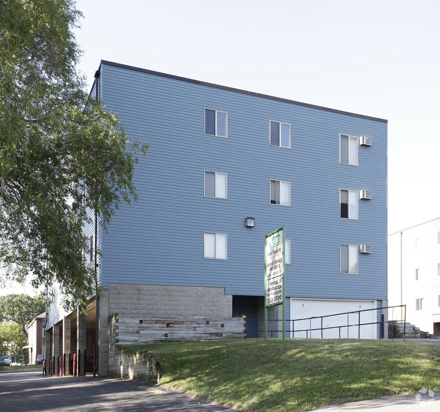 Campus Terrace Apartments in Saint Cloud, MN