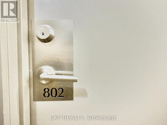 Photo du bâtiment - 330 Burnhamthorpe Rd W