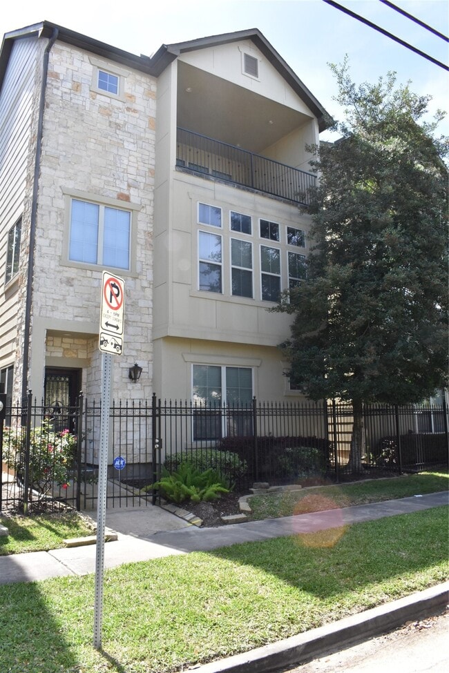 Building Photo - 2922 Leeland St