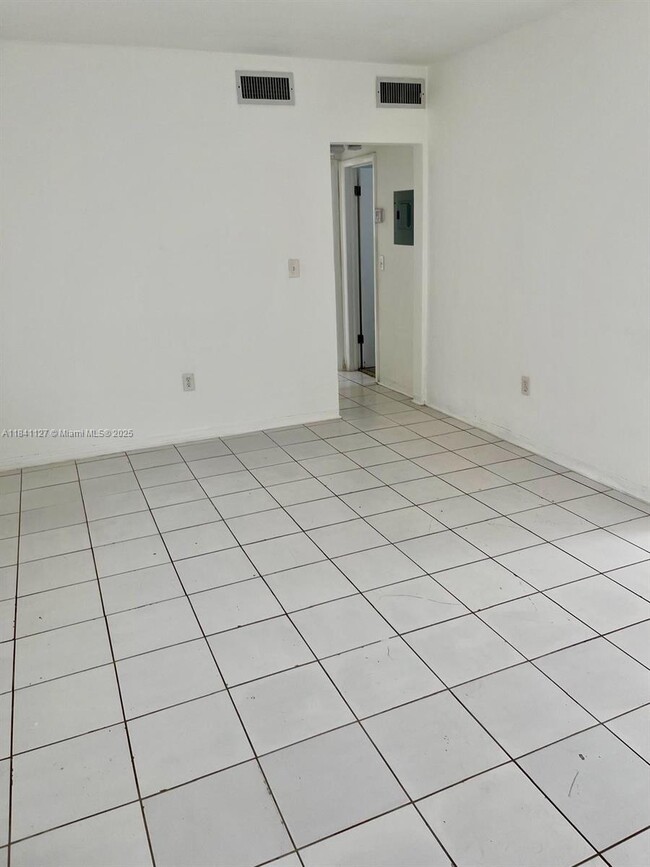 Foto del edificio - 7291 Gary Ave