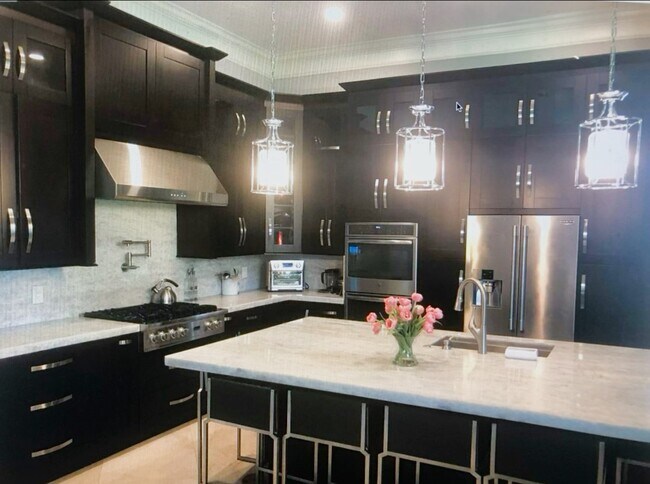 Foto del edificio - Furnished House - 15202 82nd Street N.
