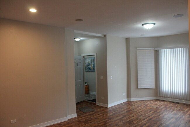 Building Photo - 4234 W Adams St