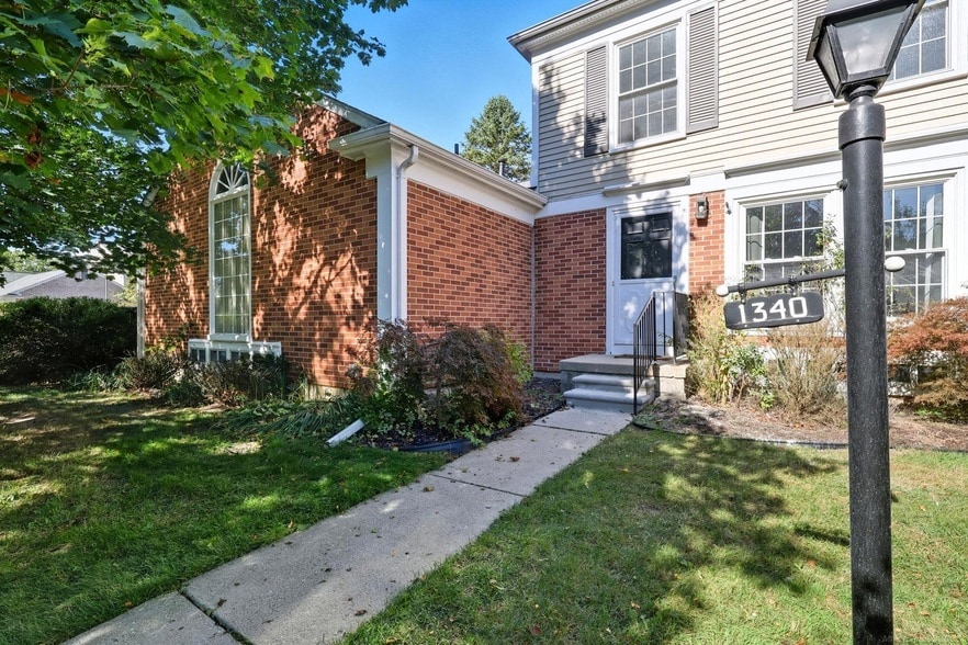 Foto principal - 1340 Kings Cove Dr E