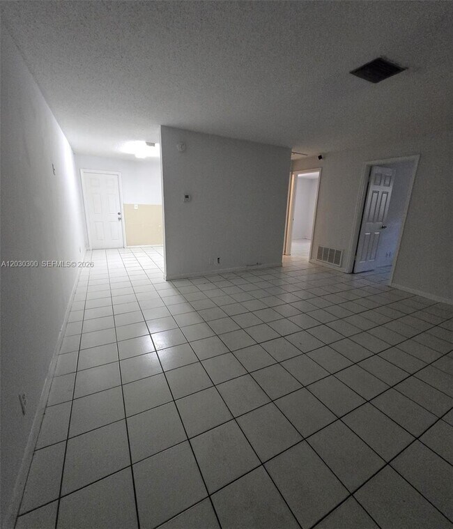 Foto del edificio - 5880 NW 19th Ct