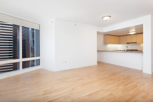 Building Photo - 301 Mission St