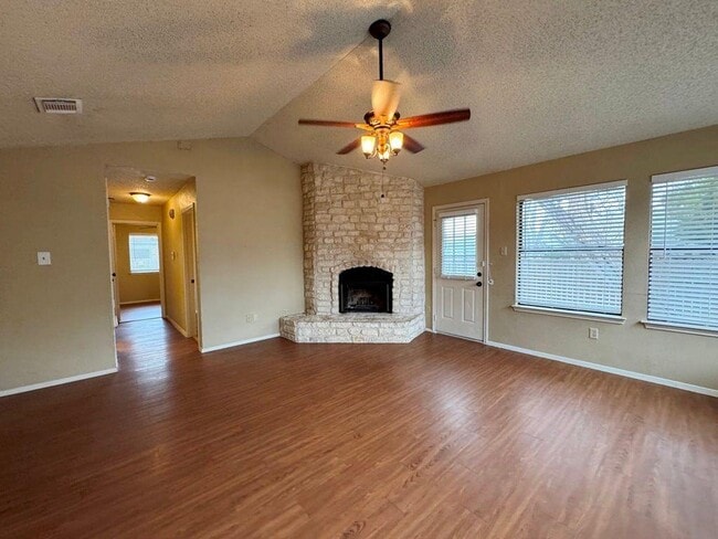 Foto del edificio - 1002 Great Britain Blvd