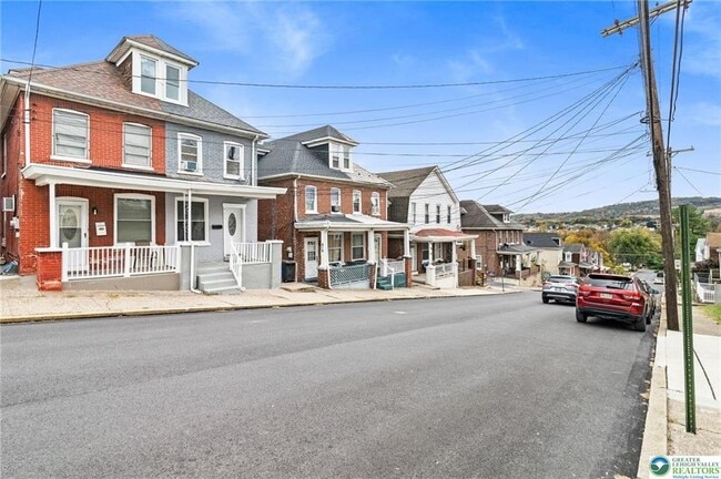 Building Photo - 921 Ridge St