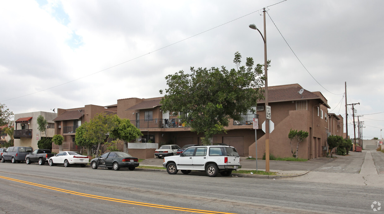 1017 S Bluff Rd - 1017 Bluff Rd