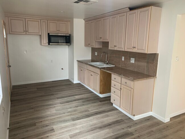 Open Kitchen - 4227 W 169th St