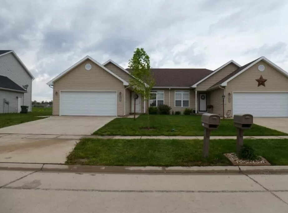 2014 Macon St, Mahomet, IL 61853 House for Rent in Mahomet, IL