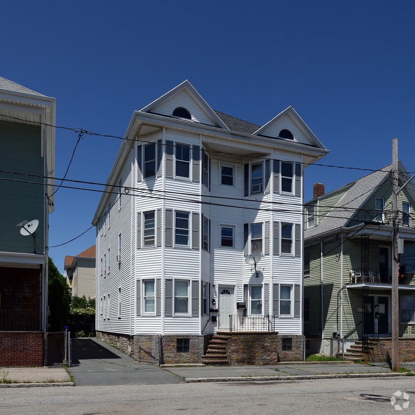 Primary Photo - 129 Whitman St