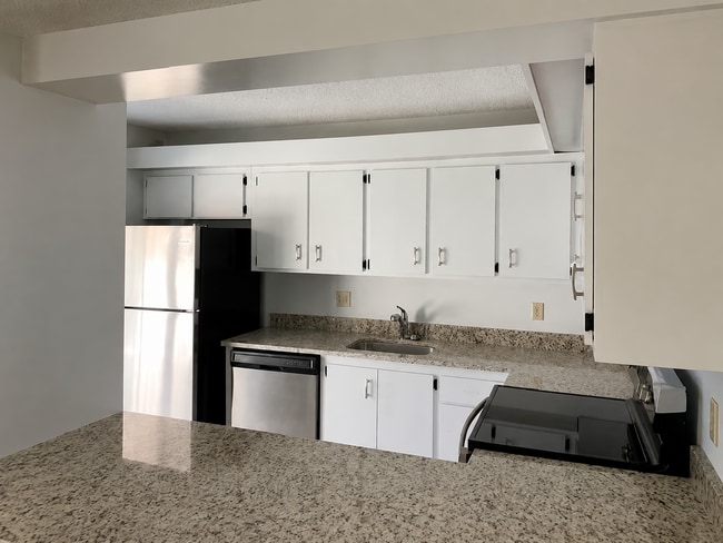 Building Photo - 2228 White Pine Cir