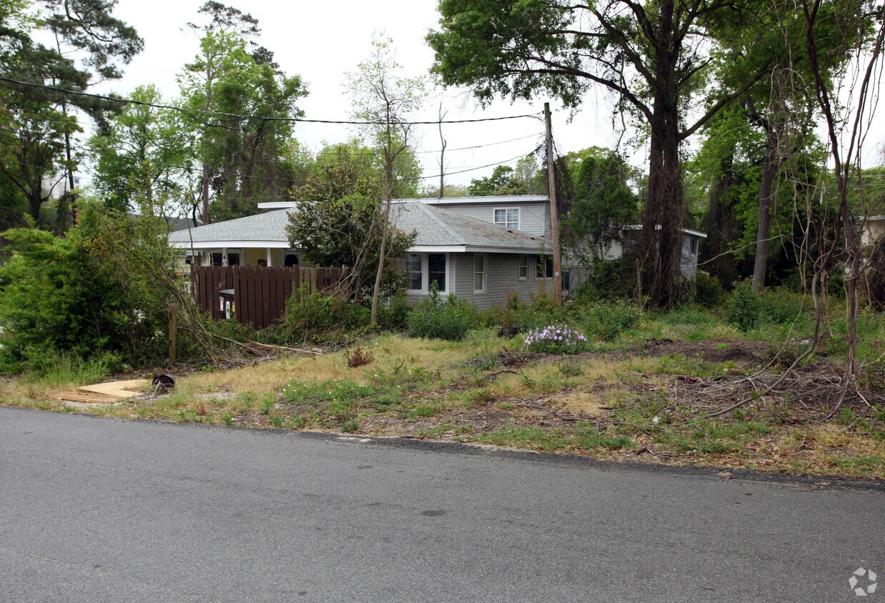 Building Photo - 409 16th Ave S