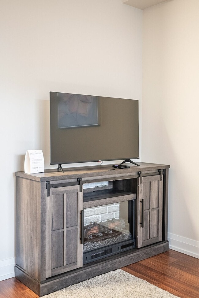 Building Photo - 31 Bales Ave