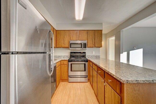 Building Photo - $1,250- 1 Bed, 1 Bath Condo in Denver with...