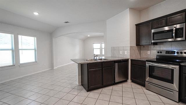 Building Photo - 928 Roland Dr