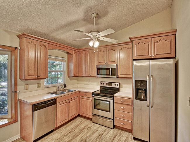 Building Photo - 915 Marigold Ln