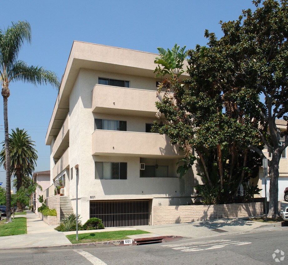 Building Photo - 601 N Kings Rd