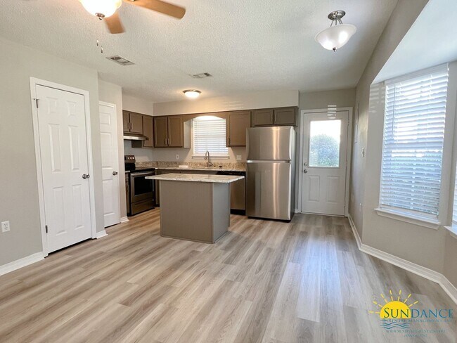 Foto del edificio - Beautiful Emerald Gardens Home with a Comm...