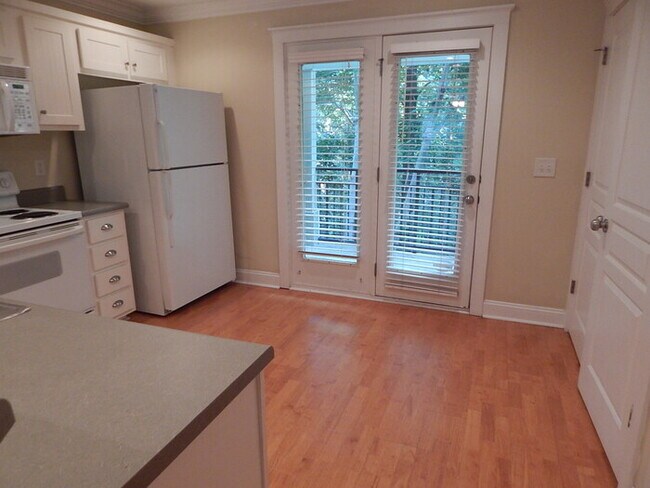 Building Photo - 490 S Barnett Shoals Rd