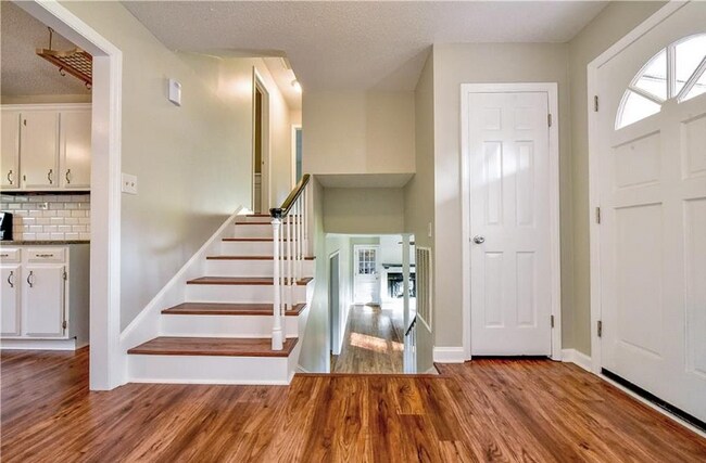 Foto del edificio - 233 Vivian Dr