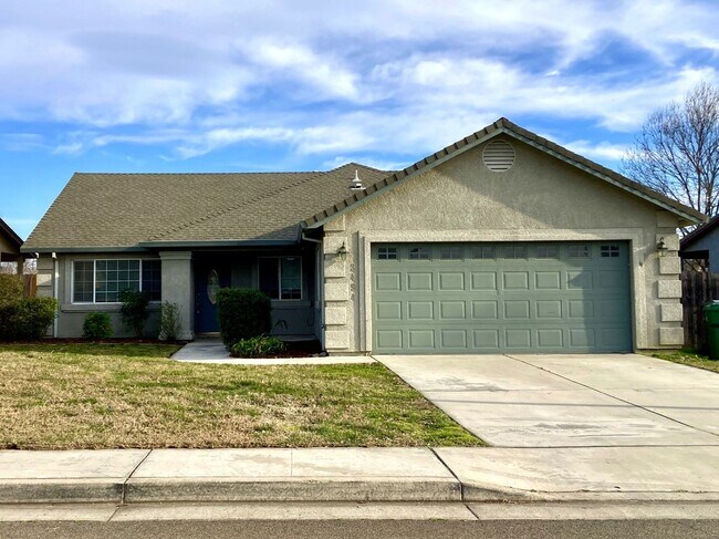 Building Photo - Tastefully Upgraded Waterfront Home w/ Nea...