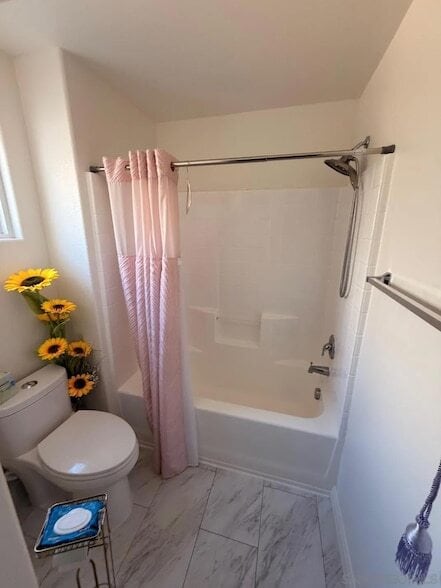 Building Photo - 2715 Lake Pointe Dr