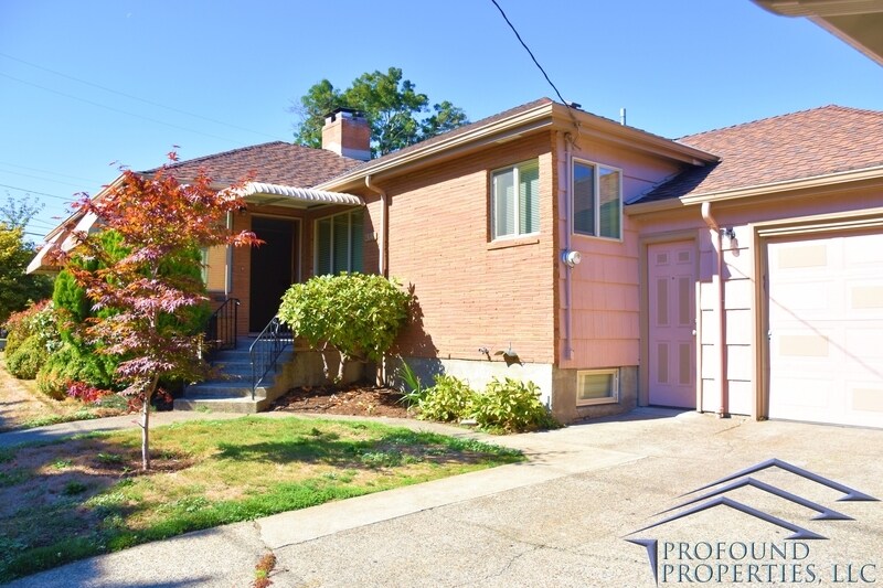 Primary Photo - 4315 NE Thompson St