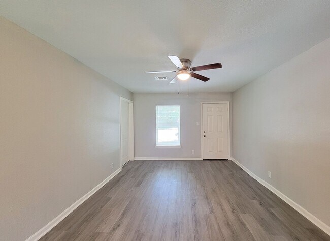 Foto del edificio - RECENTLY REMODELED 4 BEDROOM 2 BATH LEASE HOME WITH ALL THE UPGRADES.  CHECK THIS OUT.  WON'T LAS...