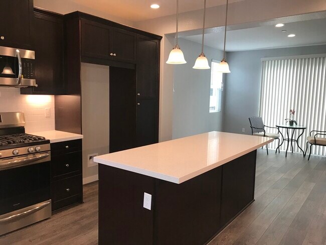 Building Photo - Beautiful 4 bedroom, 3 bathrooms!!