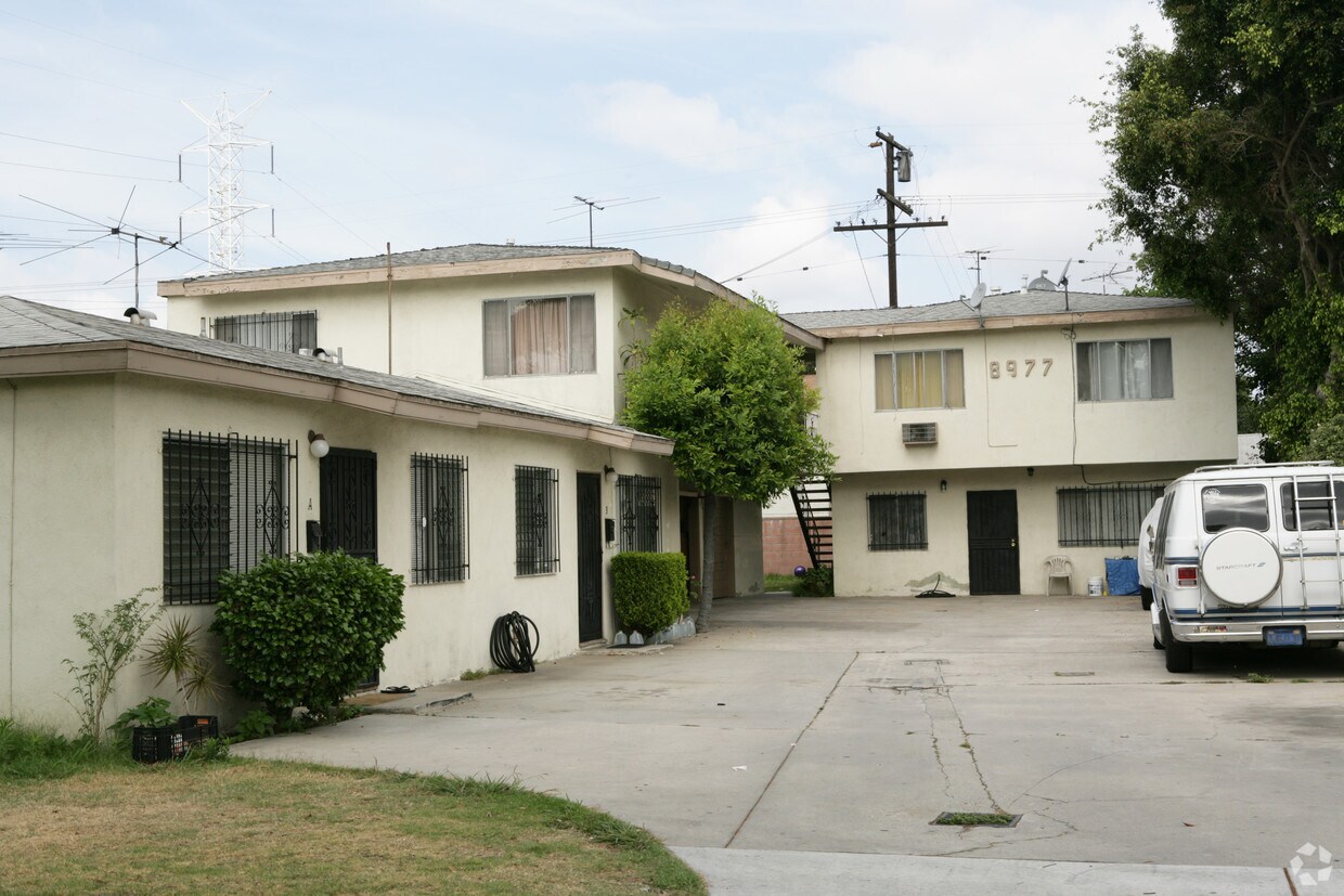 Foto del edificio - 8977 Bowman Ave