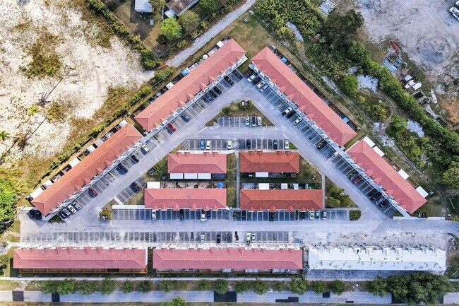 Foto del edificio - 58 SW 3rd Ct