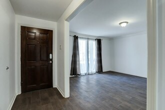 Building Photo - 5827 Farwell Dr