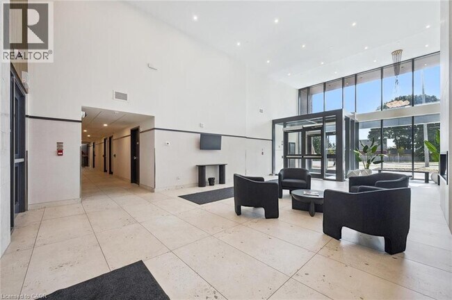 Photo du bâtiment - 1442 Highland Rd W
