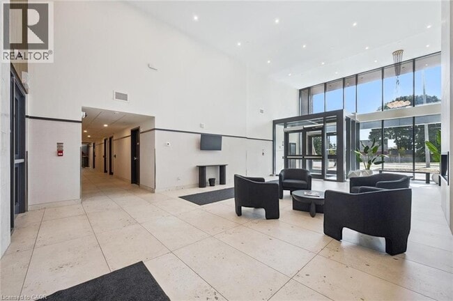 Photo du bâtiment - 1442 Highland Rd W