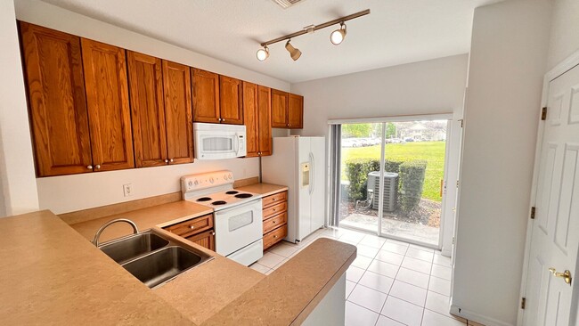 Foto del edificio - Spectacular 2 Story 2 bed and 2 bath condo at Regent Park!!