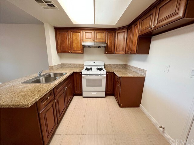 Building Photo - 3025 Lashbrook Ave