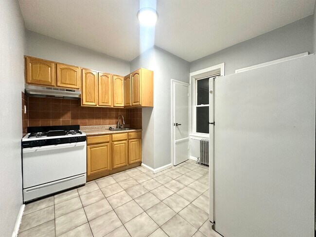 Building Photo - 302-304-304 N 3rd St