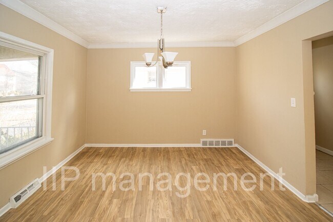 Building Photo - 4BR 2BA Home in Cleveland Heights