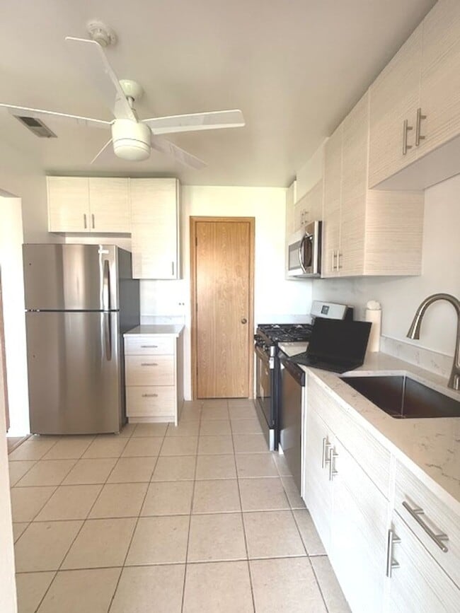 Building Photo - Beautiful 2 bedroom 2 Bathroom townhome