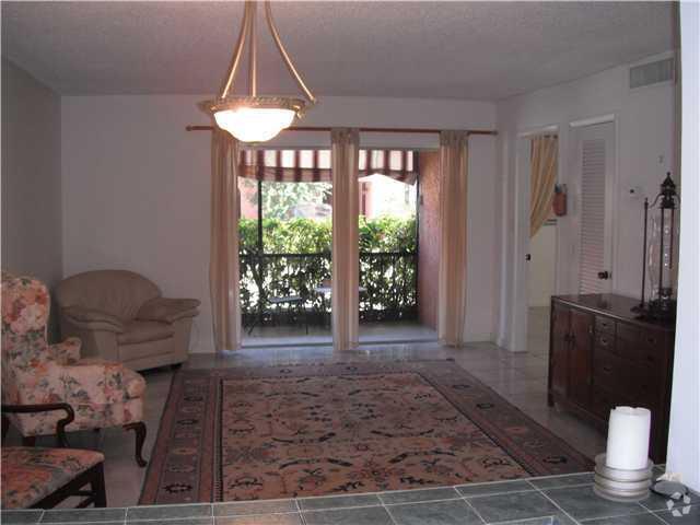 Building Photo - 660 Tennis Club Dr