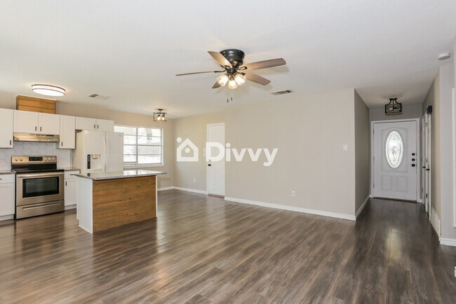 Foto del edificio - 1112 Lakewood Cir