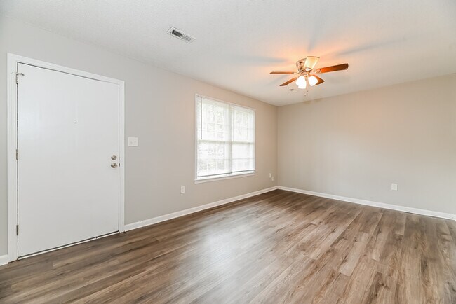 Foto del edificio - 7720 Mendelwood Dr