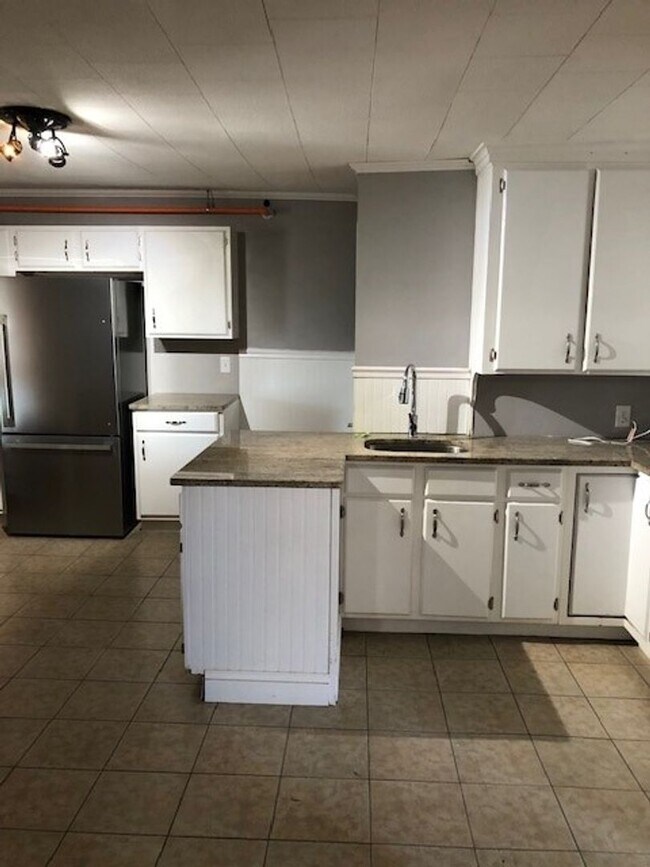 Foto del edificio - 2BR/1BA Available August 15!! Great Residential Location!