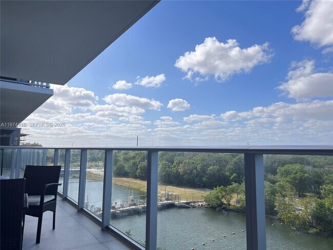 Foto del edificio - 16385 Biscayne Blvd